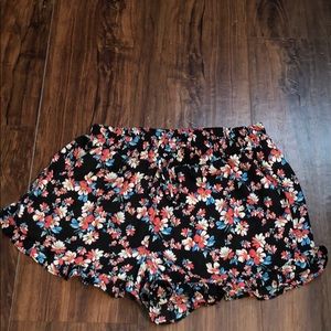 Tillys Floral Flowy shorts